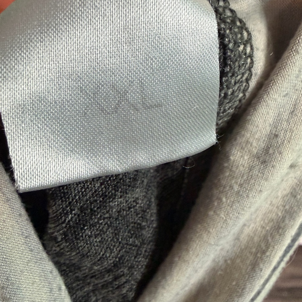 Women's XL Gray White Striped Sleeveless Button Accent Top - Picture 2 of 4